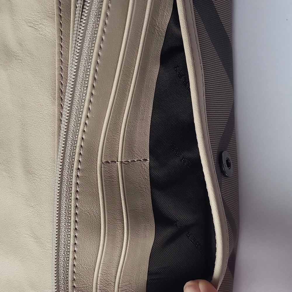 BURBERRY Smoked Check Continental Wallet - Picture 7 of 9